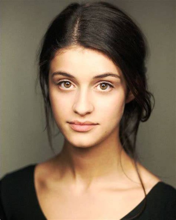 Anya Chalotra Biography, Height & Life Story Super Stars Bio