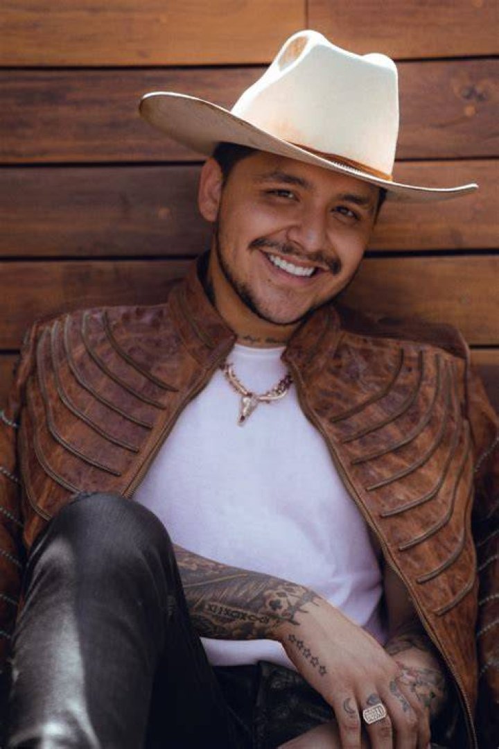 CHRISTIAN NODAL presenta muy a su estilo "¡AyAyAy!" Wow La Revista