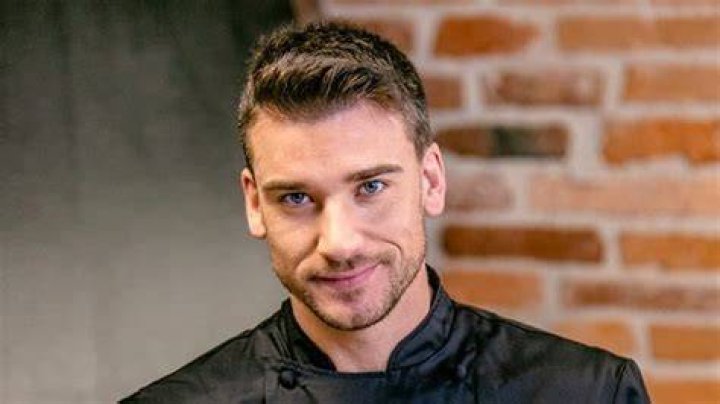 Damiano Carrara svela il volto della sua misteriosa fidanzata foto