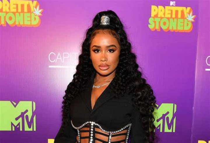 Dream Doll & her HOT mother look like twin sisters! Rapper's fine mom