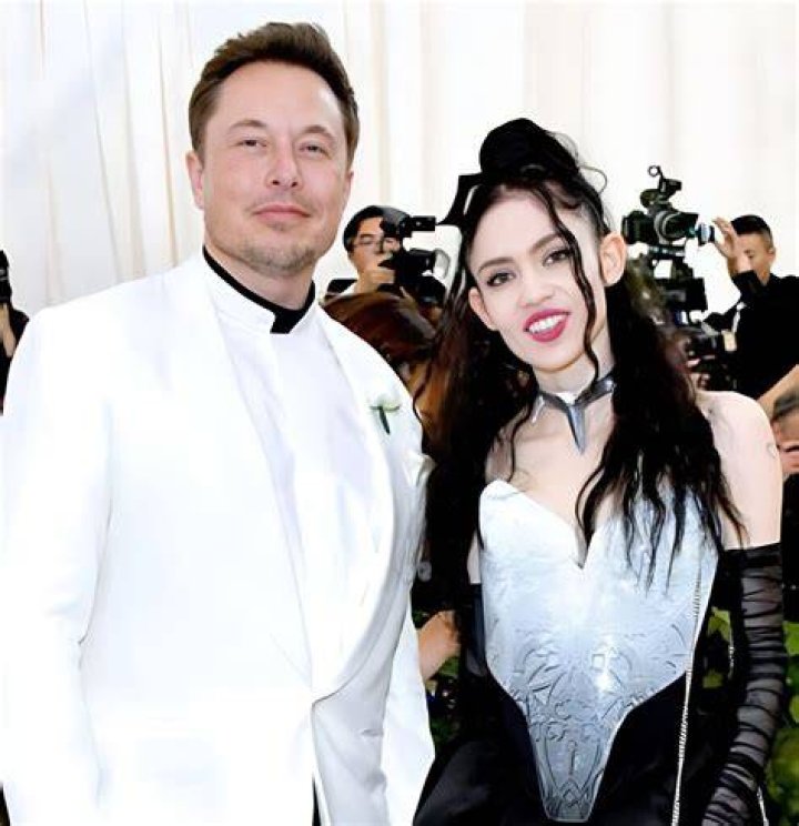 Elon Musk and his girlfriend Grimes tweet about their relationship