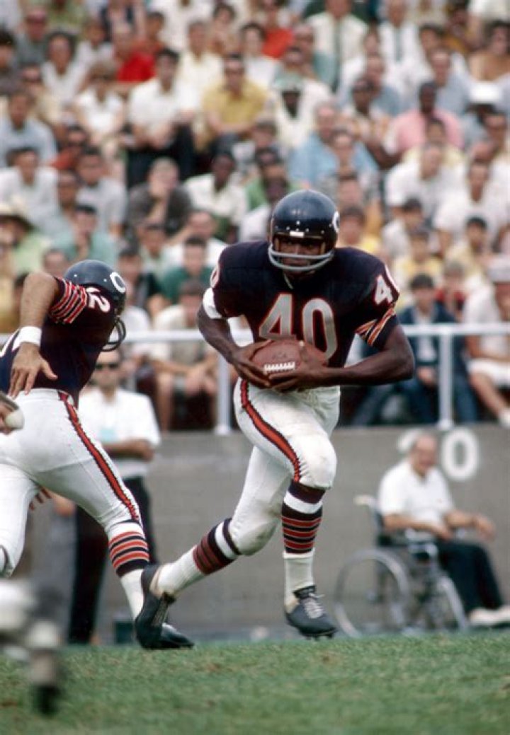 Gale Sayers, Bears Hall of Fame Running Back, Dies at 77 Black Voices