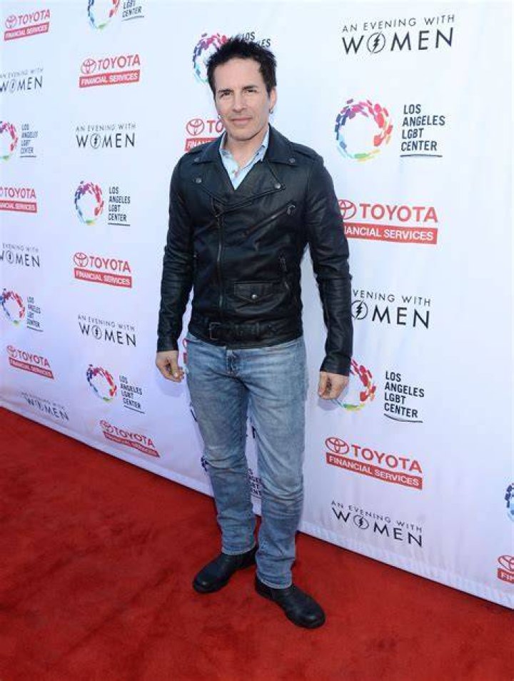 Hal Sparks Height, Weight, Age, Family, Girlfriend, Education, Biography