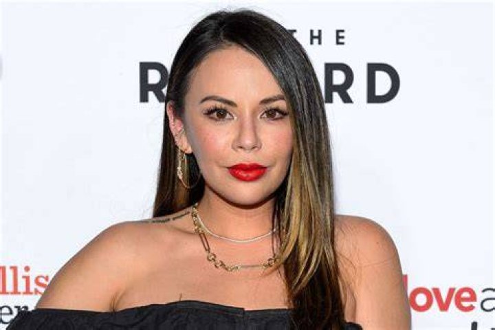 Janel Parrish rivela che il suocero è stato ucciso da un guidatore