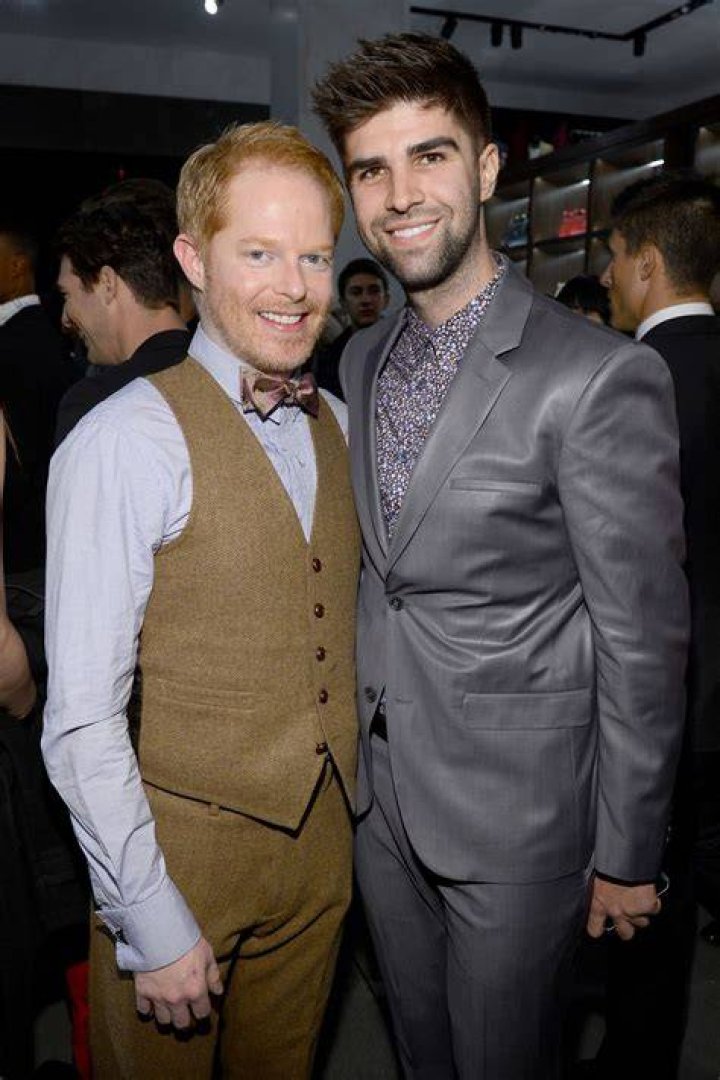 Jesse Tyler Ferguson to host HGTV's 'Extreme Makeover Home Edition