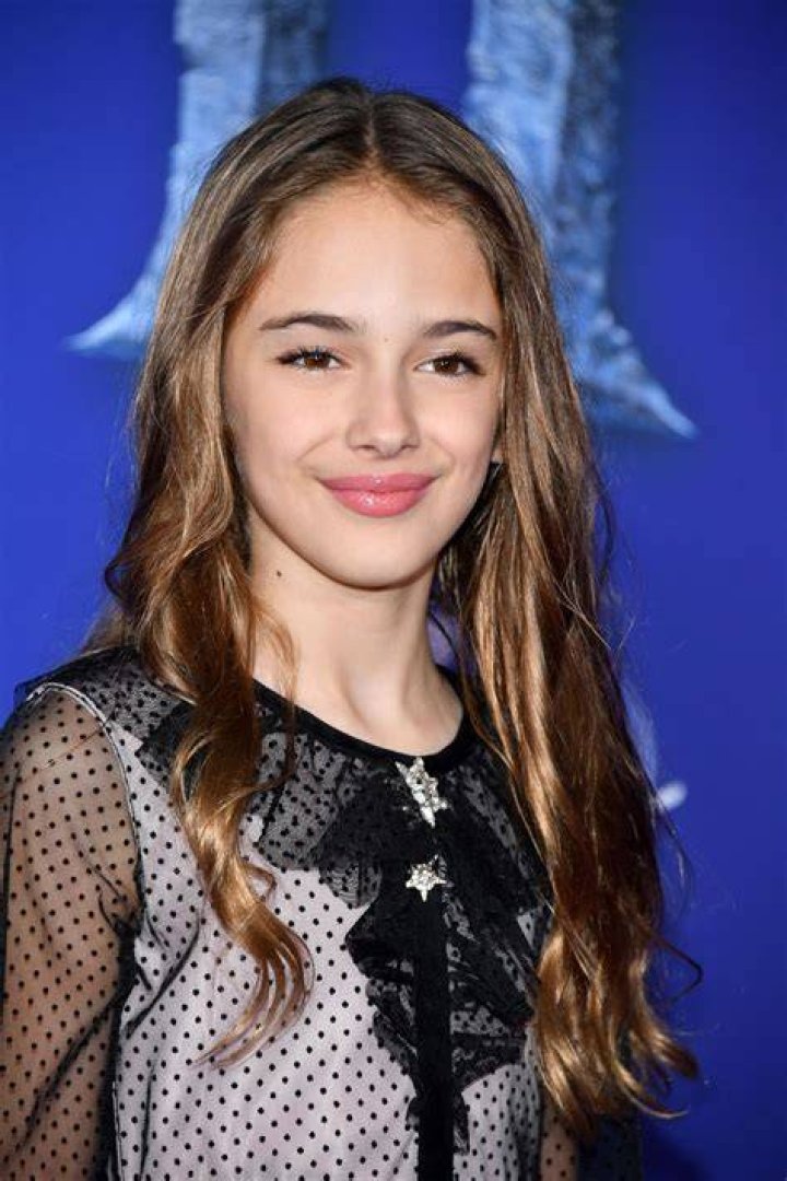 Julia Butters &ldquo;Frozen 2&rdquo; Premiere in Hollywood &bull; CelebMafia
