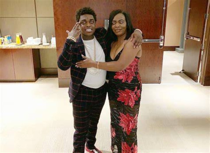 Kodak Black Introduces His Mom To Instagram Live!📱 YouTube