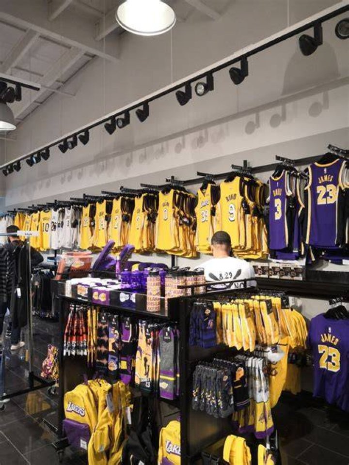 LAKERS TEAM SHOP 189 Photos & 69 Reviews Sports Wear 729 N