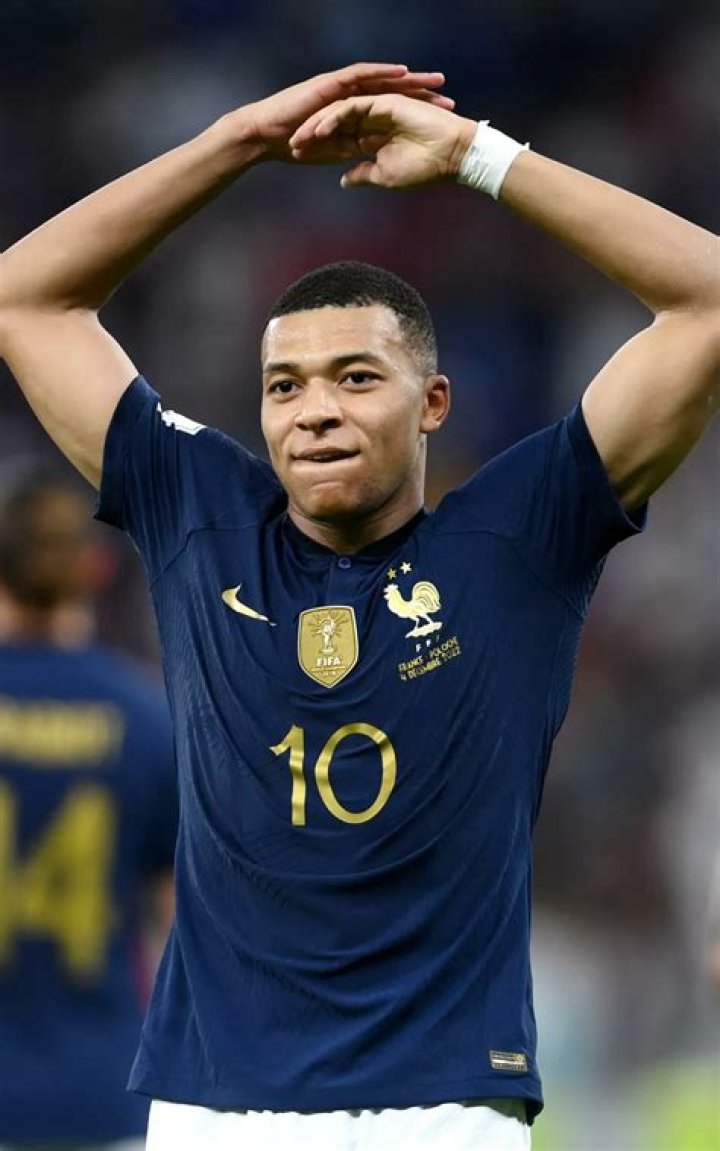 Le père de Kylian Mbappé déstabilisé par la surmédiatisation de son