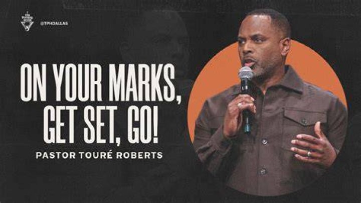 Pastor Touré Roberts Delivers A Message on Choosing Faith Over Fear