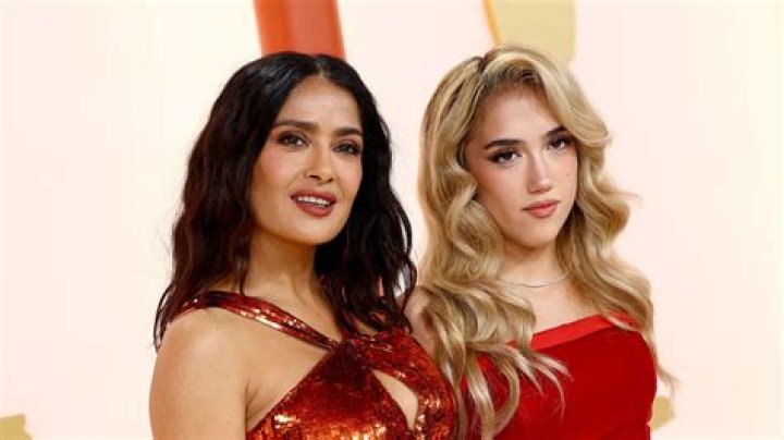 Salma Hayek y su hija, Valentina Pinault, juntas en la premiere de