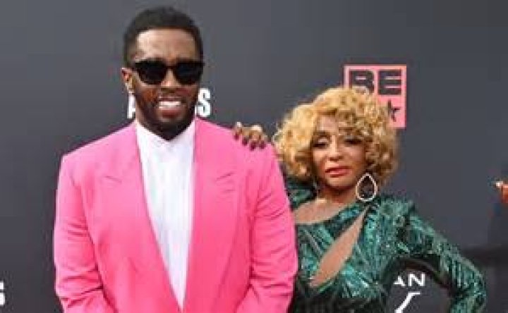 Sean Combs y su madre Janice Combs Los Angeles estreno de 'Hacerle el