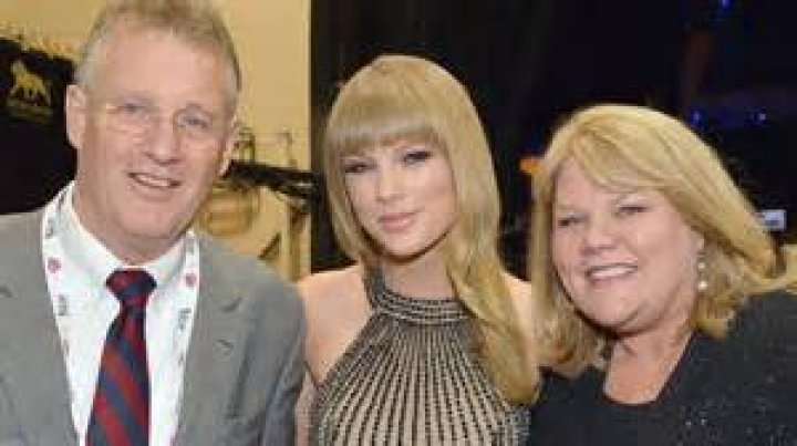 Taylor Swift Wiki, Age, Family, Boyfriend, Height, Net Worth