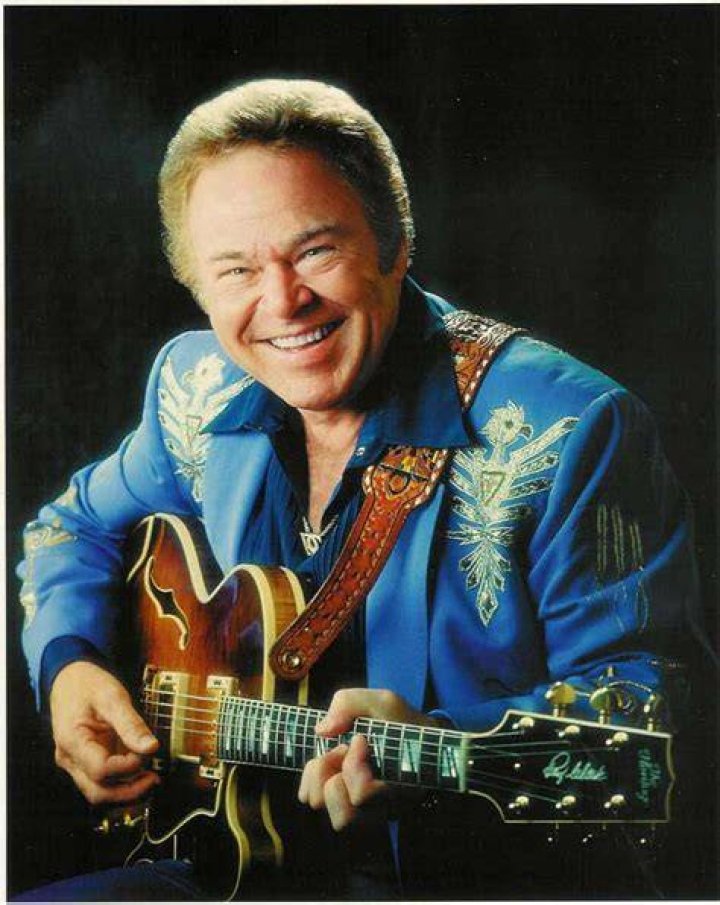 Where is Roy Clark today? Death, Children, Net Worth, Wife, Died